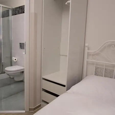 Continents Nearby Main Train And Bus Station Appartement Prague