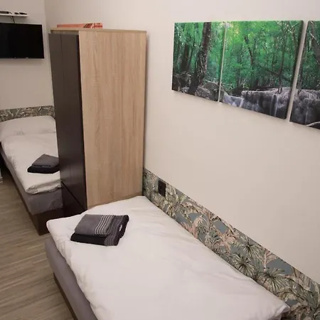 Continents Nearby Main Train And Bus Station Appartement Prague